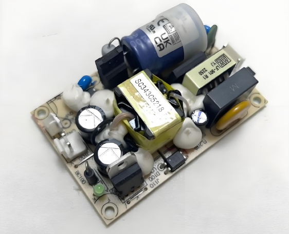 精準(zhǔn)控制明緯電源助力工業(yè)機器人實現(xiàn)精細(xì)作業(yè)